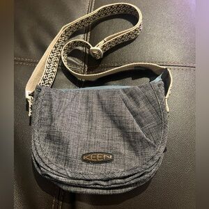 Keen Crossbody Bag in Black and Cream